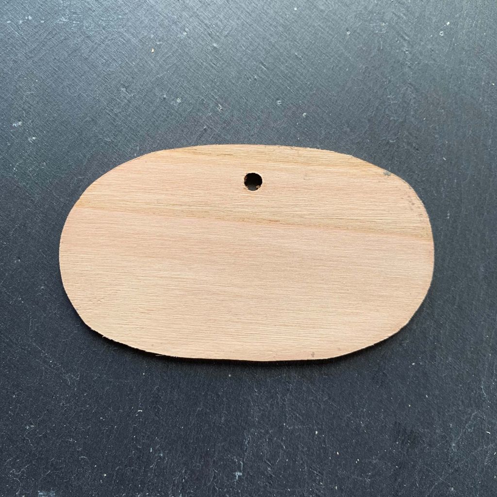 Oval chestnut hanging label, length 12cm.